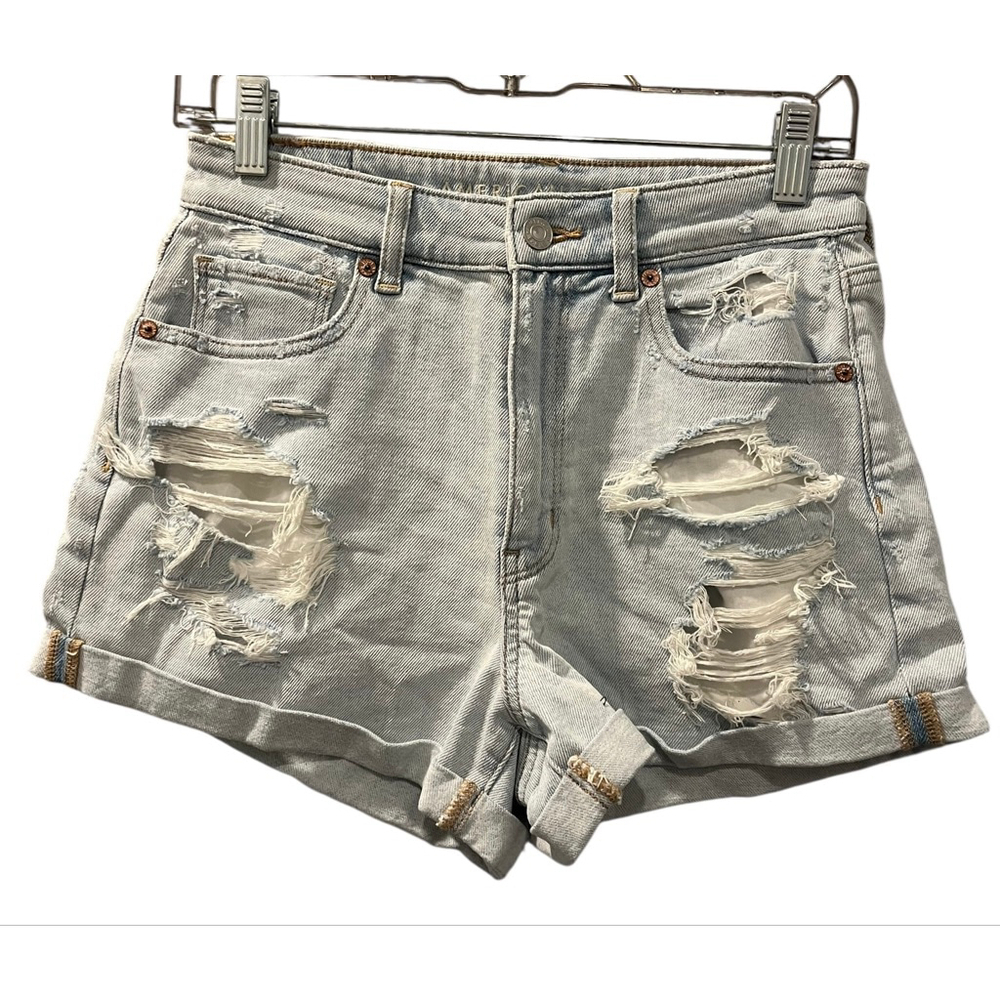 American Eagle Women's Size 6 Light Wash Blue Distressed Denim Shorts Stretch